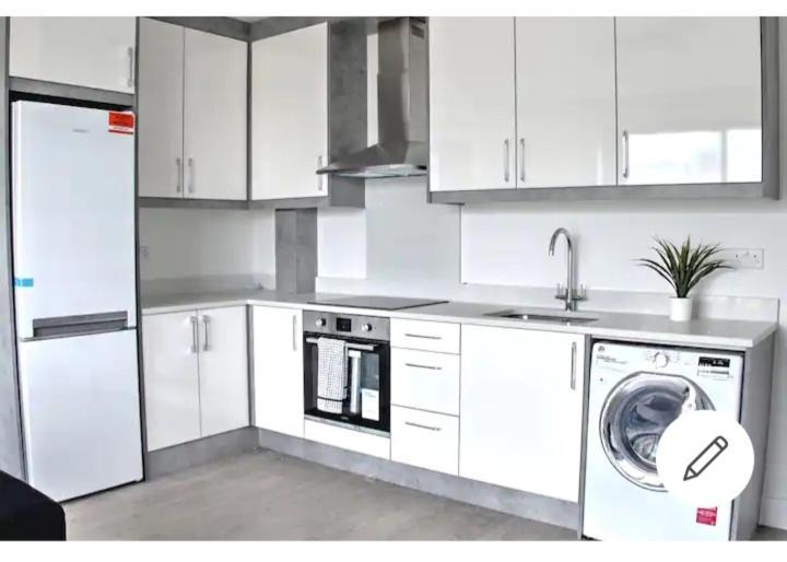Cozy 2 Bedrooms Apartment Canvey Island Экстерьер фото